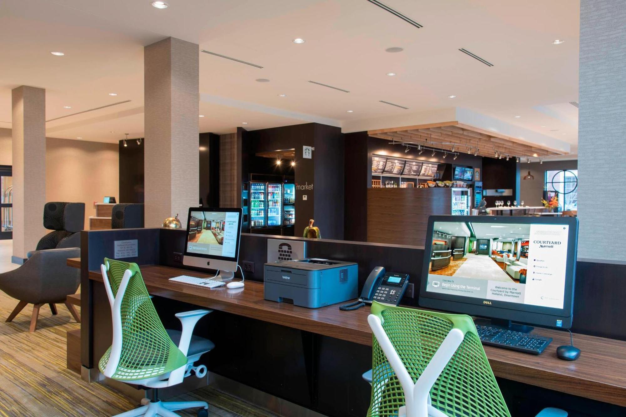 Courtyard By Marriott Holland Downtown Exterior foto